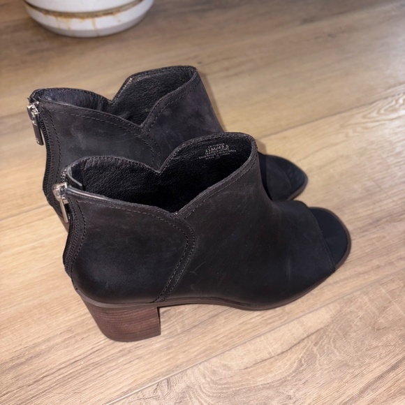 WORN ONCE Lucky Brand Black Leather 3" Heels slip on Women's Shoes sz 11M - Picture 4 of 6